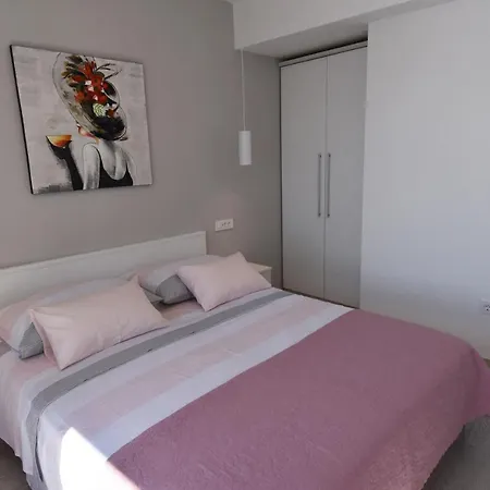 Appartement Nede 2 *