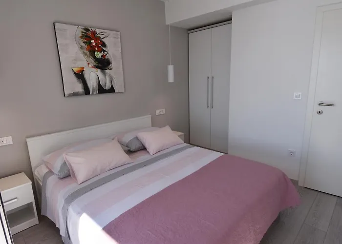 Appartement Nede 2 *